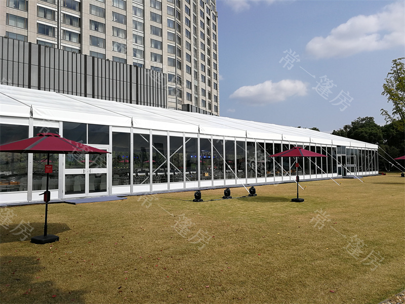 3、透明玻璃幕墻展示
